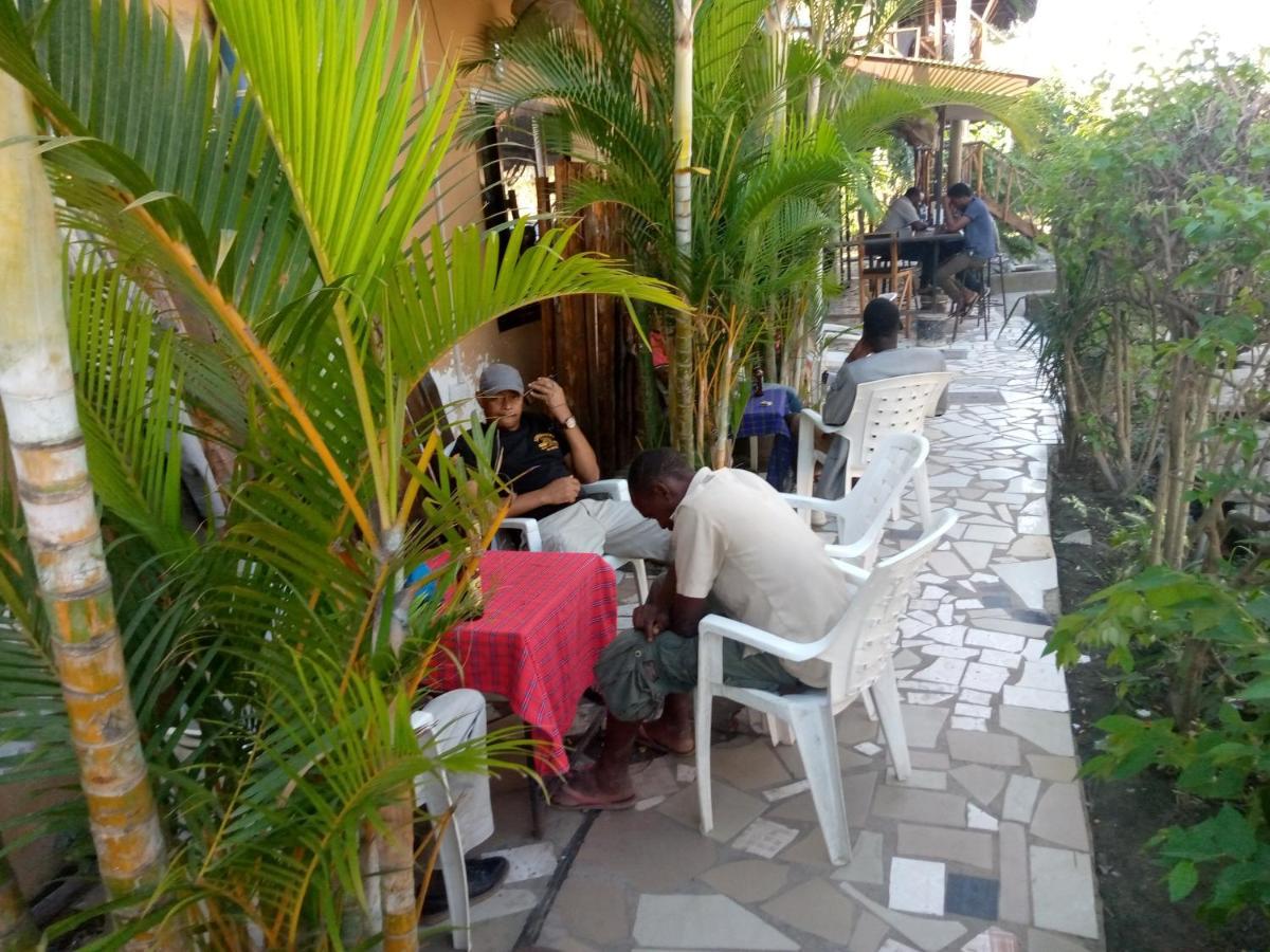 Kicec Bar And Guest House Airport دار السلام المظهر الخارجي الصورة